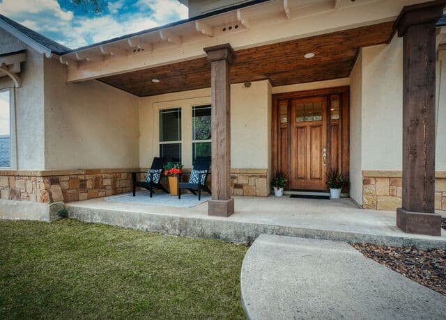 4-bedroom rental at 676 Highgate Dr in Bandera, TX — photo 4