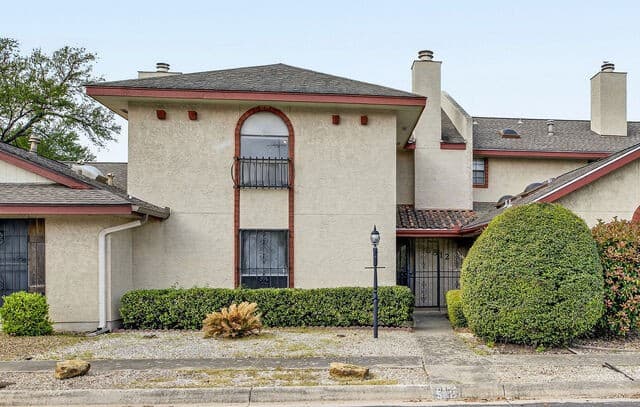 3-bedroom rental at 5812 Royal in San Antonio, TX — photo 2