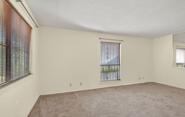 3-bedroom rental at 5812 Royal in San Antonio, TX — photo 5