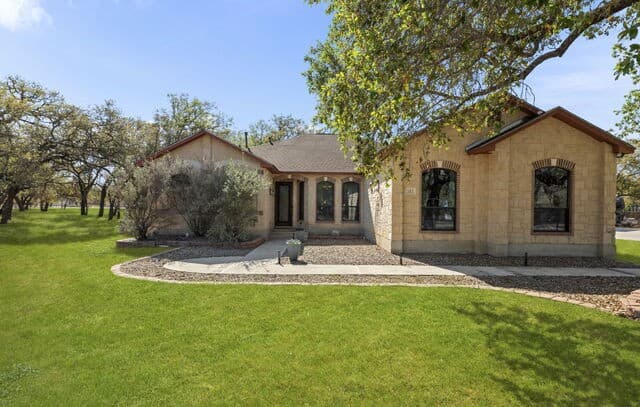 Home for sale at 141 County Road 6869 in Natalia, TX — photo 3