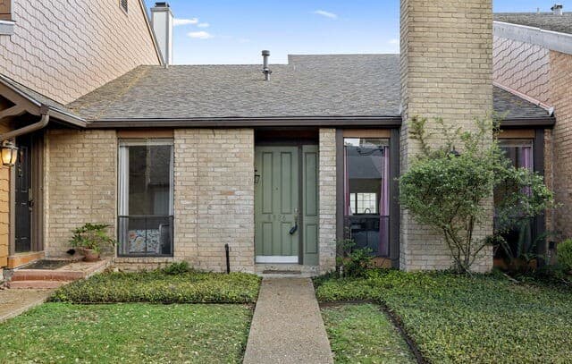 2-bedroom rental at 8926 Wexford St in San Antonio, TX — photo 1