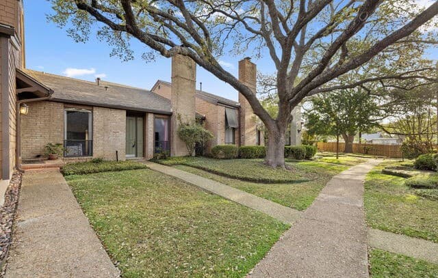 2-bedroom rental at 8926 Wexford St in San Antonio, TX — photo 2