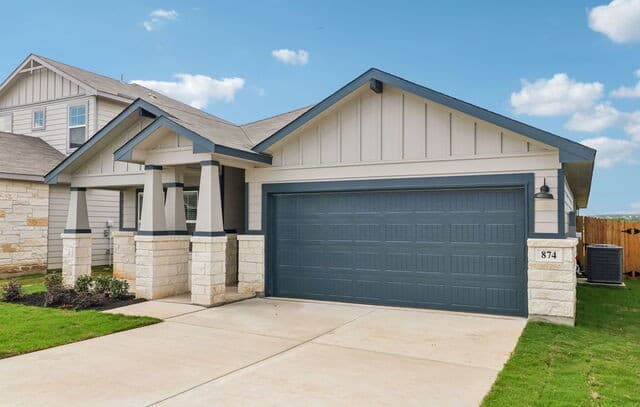 3-bedroom rental at 874 Shatterhand Blvd in San Antonio, TX — photo 2