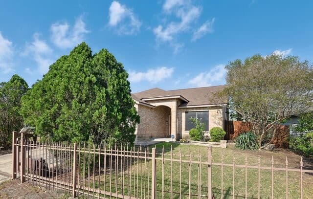 3-bedroom rental at 5015 Viking Coral in San Antonio, TX — photo 1