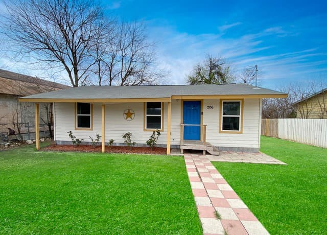 3-bedroom rental at 206 Plainview in San Antonio, TX — photo 1