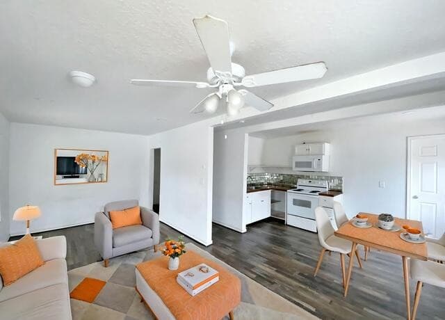 3-bedroom rental at 206 Plainview in San Antonio, TX — photo 2