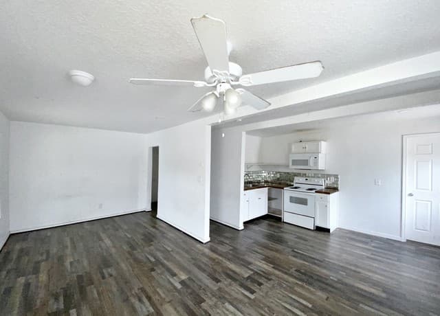 3-bedroom rental at 206 Plainview in San Antonio, TX — photo 5