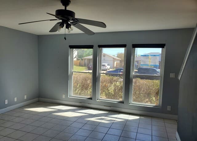 3-bedroom rental at 223 Lebanon in San Antonio, TX — photo 2