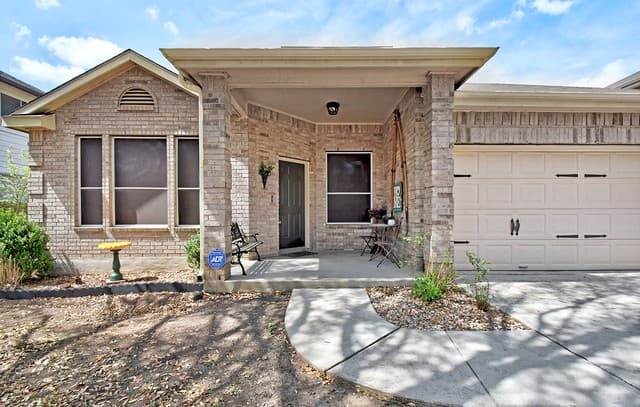 4-bedroom rental at 248 Cloud Crossing in Cibolo, TX — photo 3