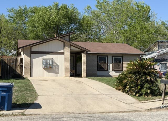3-bedroom rental at 4223 Desert Gold in San Antonio, TX — photo 1