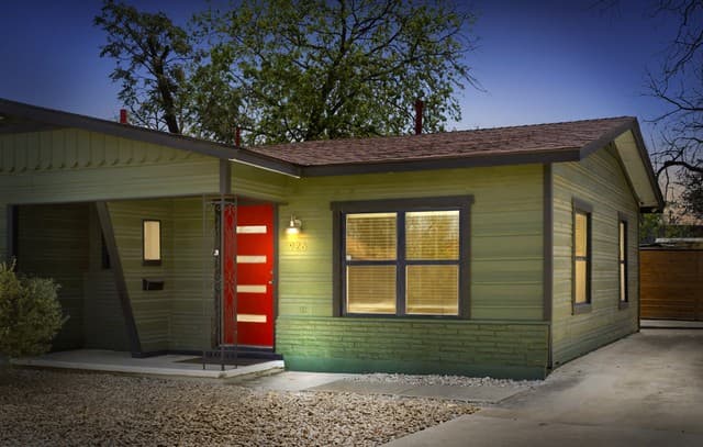 2-bedroom rental at 926 Lamar in San Antonio, TX — photo 3