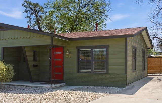 2-bedroom rental at 926 Lamar in San Antonio, TX — photo 4