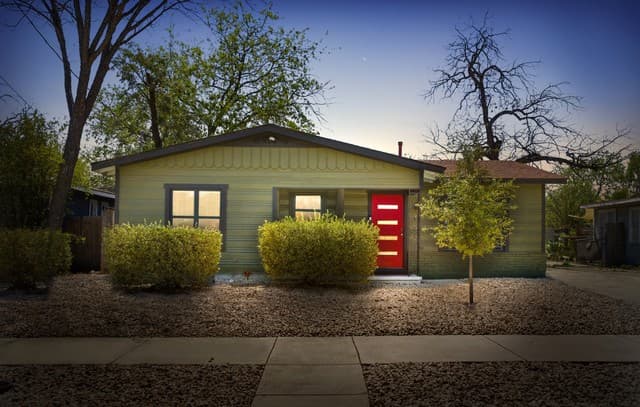 2-bedroom rental at 926 Lamar in San Antonio, TX — photo 5