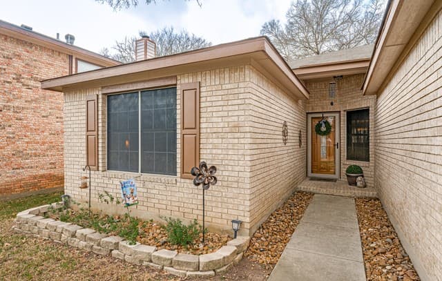 3-bedroom rental at 13127 Almond Bend in Universal City, TX — photo 2