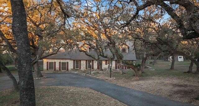 4-bedroom rental at 27726 Timberline in San Antonio, TX — photo 3