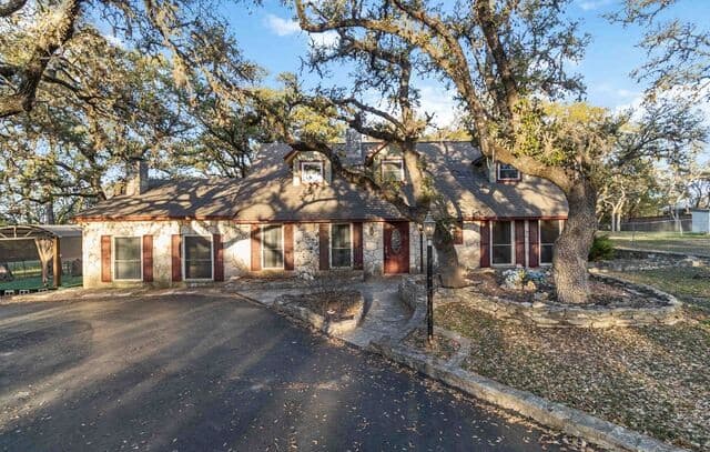 4-bedroom rental at 27726 Timberline in San Antonio, TX — photo 5