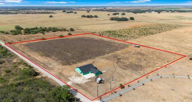 rental at 0 Cr 136 Tract 19 in Floresville, TX — photo 2