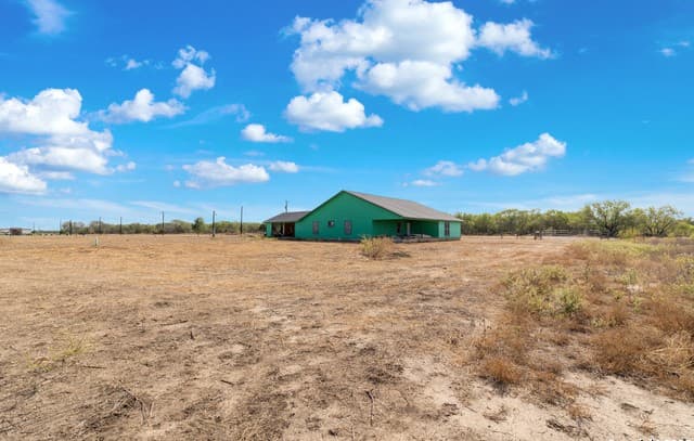 rental at 0 Cr 136 Tract 19 in Floresville, TX — photo 5