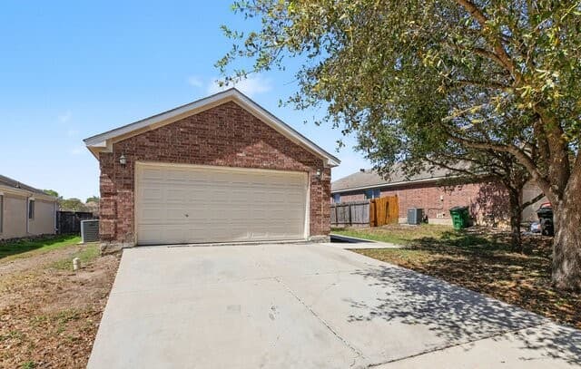 3-bedroom rental at 6419 Ithaca Frst in San Antonio, TX — photo 2