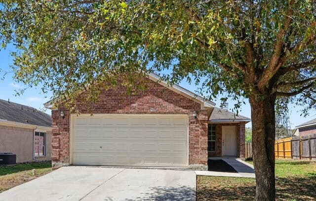 3-bedroom rental at 6419 Ithaca Frst in San Antonio, TX — photo 3