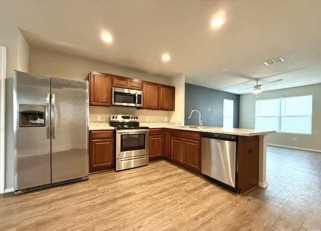3-bedroom rental at 8114 Apex Vw in San Antonio, TX — photo 5