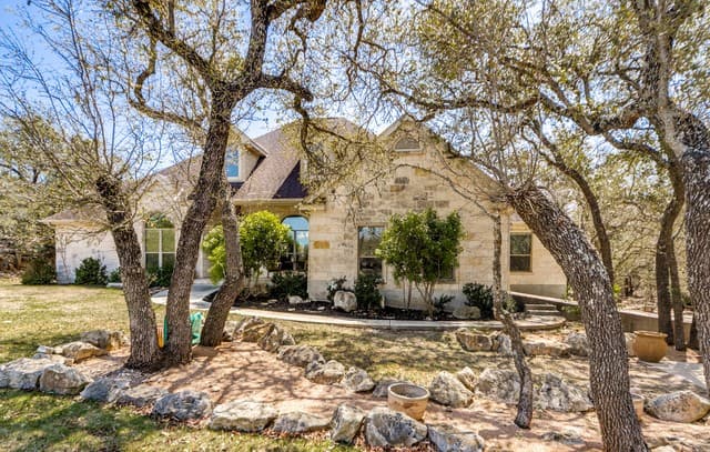 4-bedroom rental at 386 Wentworth in Spring Branch, TX — photo 2