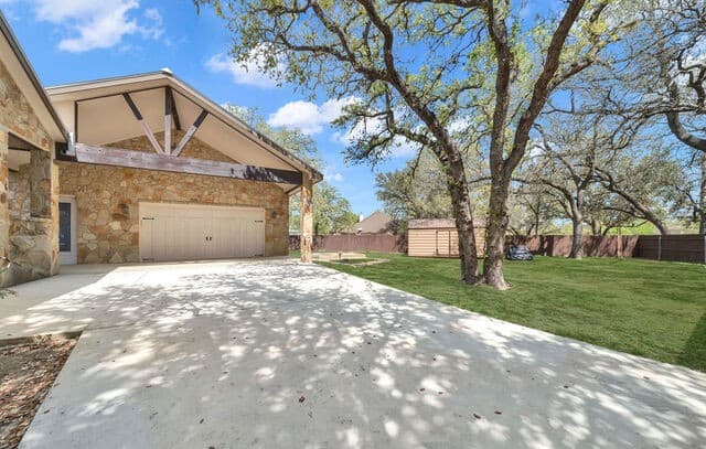 3-bedroom rental at 100 Vintage Trail Dr in La Vernia, TX — photo 5