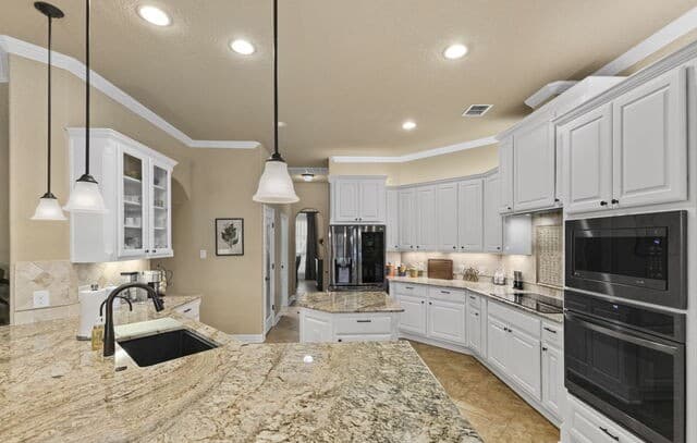 4-bedroom rental at 30210 Setterfeld in Fair Oaks Ranch, TX — photo 2