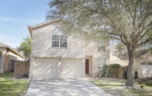 3-bedroom rental at 6018 Wood Bayou in San Antonio, TX — photo 2