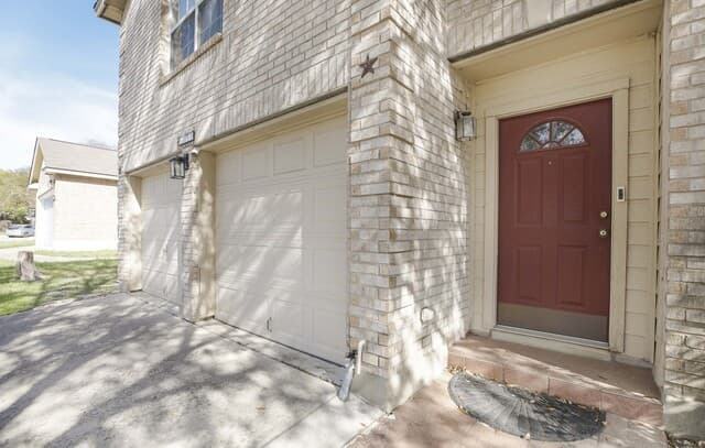 3-bedroom rental at 6018 Wood Bayou in San Antonio, TX — photo 3
