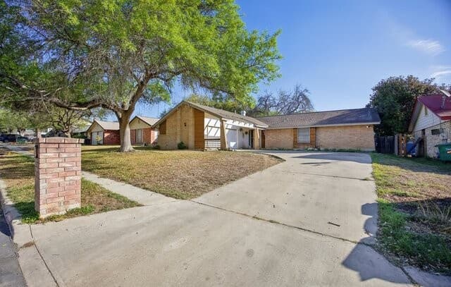 4-bedroom rental at 13018 Larkyorke in San Antonio, TX — photo 1