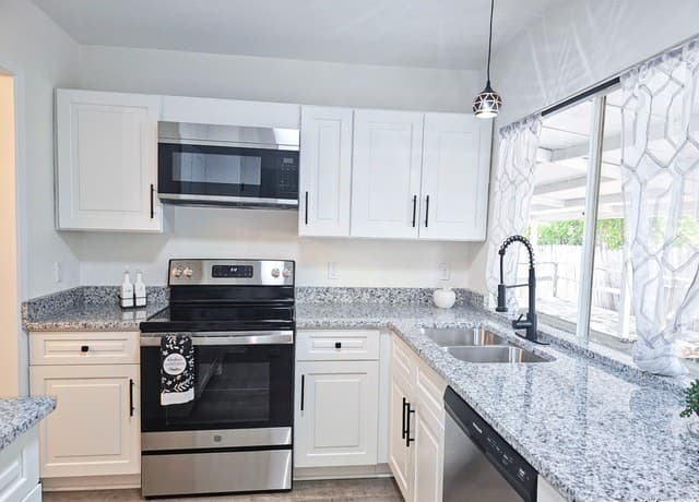 3-bedroom rental at 6606 Lake Glen in San Antonio, TX — photo 1