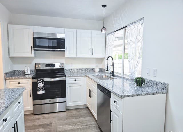 3-bedroom rental at 6606 Lake Glen in San Antonio, TX — photo 2