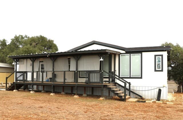 2-bedroom rental at 387 Private Road 1525 in Bandera, TX — photo 1