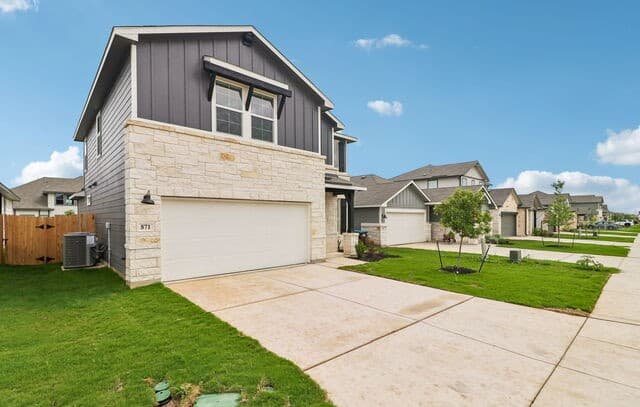 4-bedroom rental at 871 Shatterhand Blvd in San Antonio, TX — photo 3