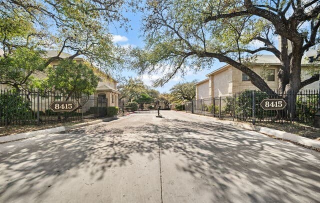 2-bedroom rental at 8415 Fredericksburg Rd Unit 907 in San Antonio, TX — photo 1