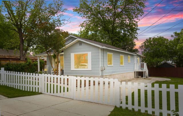 3-bedroom rental at 308 Andrews in San Antonio, TX — photo 3