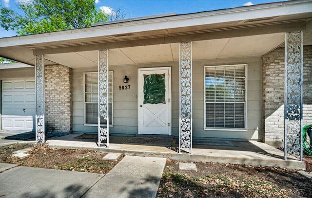 3-bedroom rental at 5827 Castle Brook Dr in San Antonio, TX — photo 3