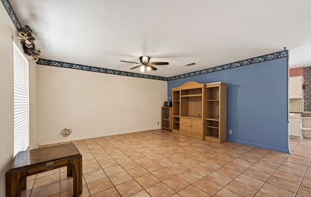 3-bedroom rental at 5827 Castle Brook Dr in San Antonio, TX — photo 4