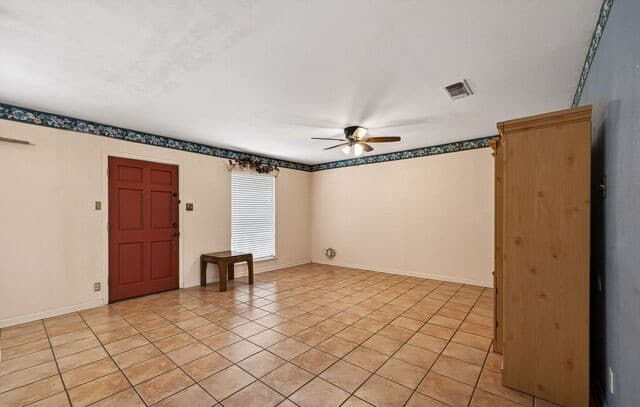 3-bedroom rental at 5827 Castle Brook Dr in San Antonio, TX — photo 5