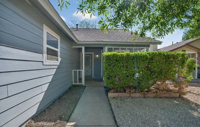 4-bedroom rental at 7423 Hardesty in San Antonio, TX — photo 3