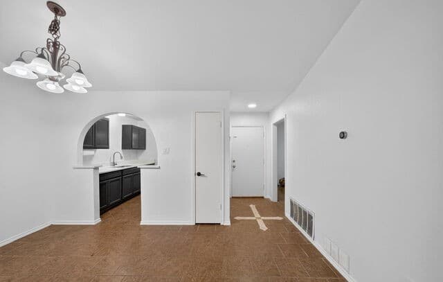 4-bedroom rental at 7423 Hardesty in San Antonio, TX — photo 4