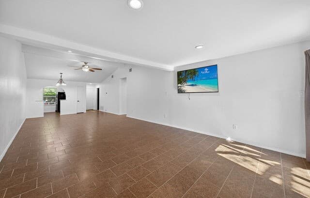 4-bedroom rental at 7423 Hardesty in San Antonio, TX — photo 5