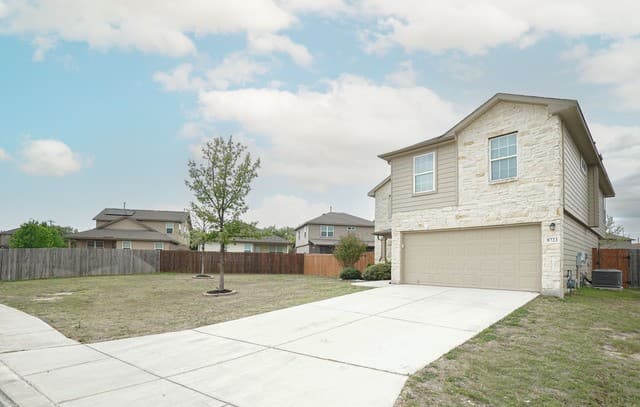 3-bedroom rental at 8723 Addison in San Antonio, TX — photo 3