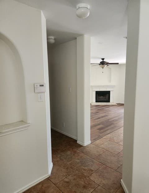4-bedroom rental at 10519 Cougar Chase in San Antonio, TX — photo 5