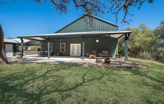 3-bedroom rental at 7869 County Road 311 in Dhanis, TX — photo 2