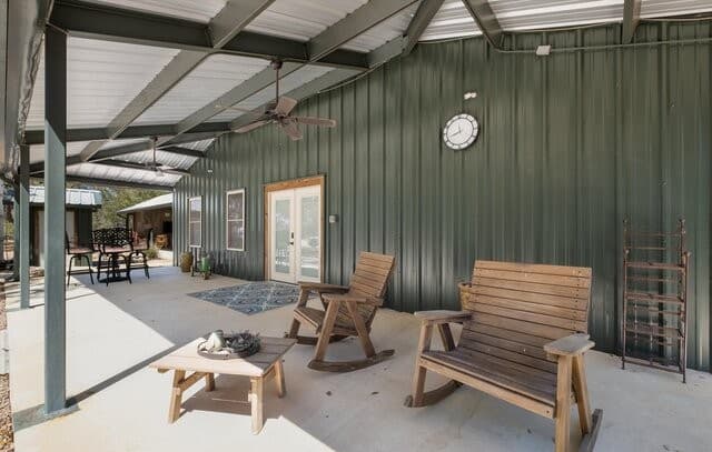 3-bedroom rental at 7869 County Road 311 in Dhanis, TX — photo 5