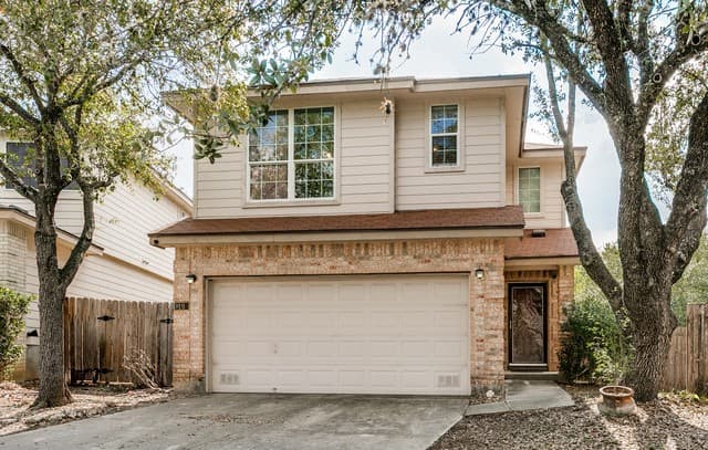 3-bedroom rental at 10 Rainy Ave in San Antonio, TX — photo 2