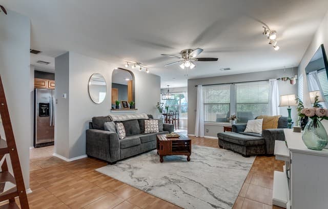 3-bedroom rental at 10 Rainy Ave in San Antonio, TX — photo 4