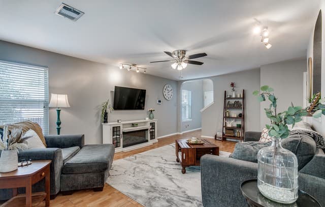 3-bedroom rental at 10 Rainy Ave in San Antonio, TX — photo 5